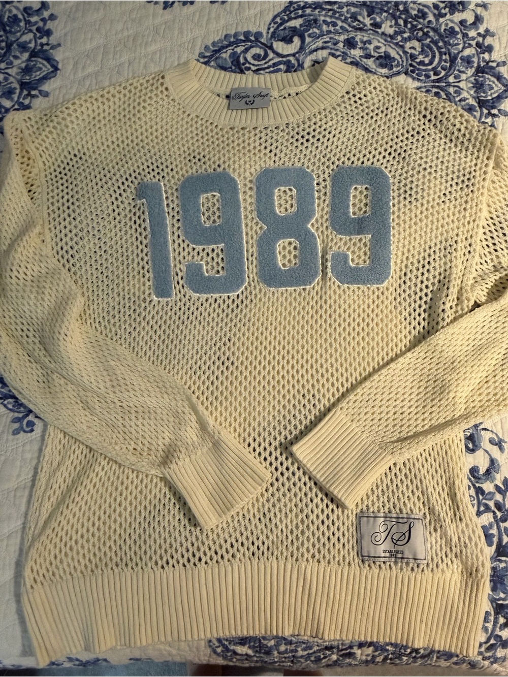 Taylor Swift 1989 (Taylor’s Version) Open Knit Sweater Brand New w/o Tags - Picture 11 of 14